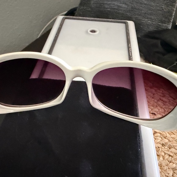 Coach White Sunglasses with Dark Lenses - Picture 4 of 4